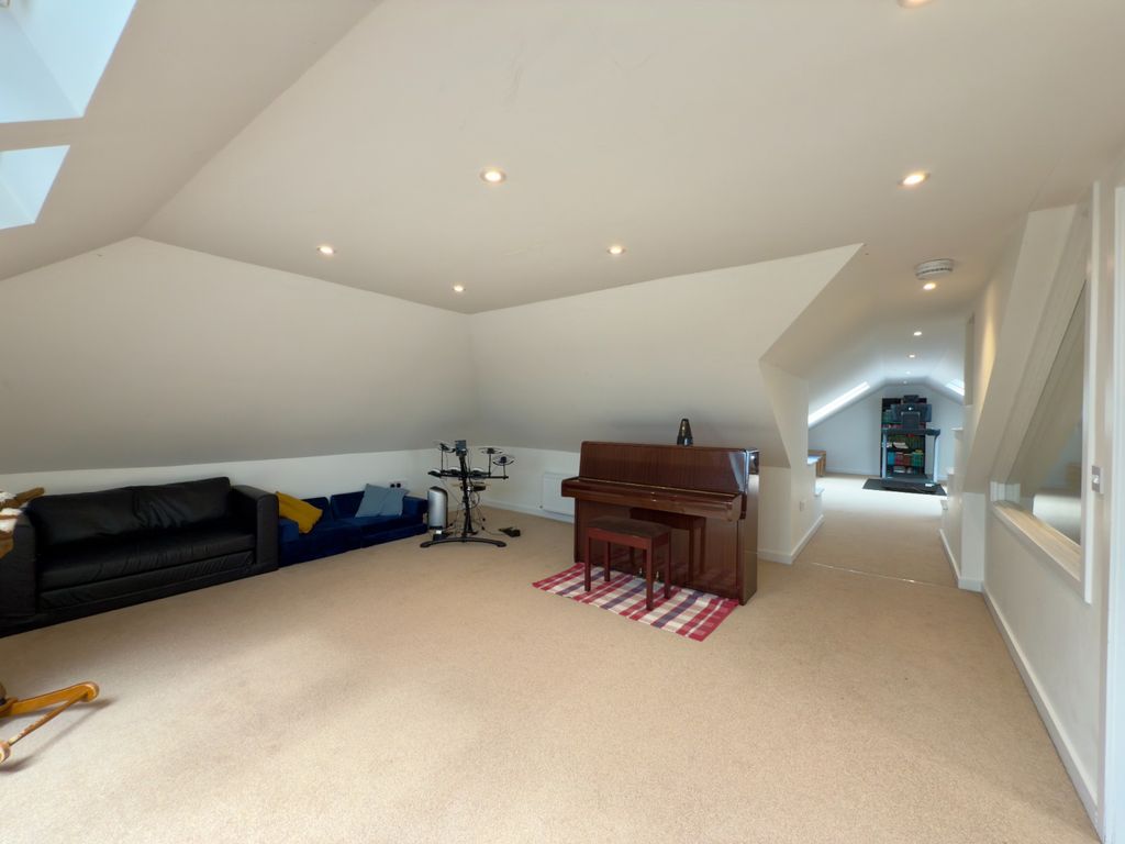 Additional image 18 of 4 bed flat to rentRoyal Crescent, Dunoon, Argyll & Bute PA23