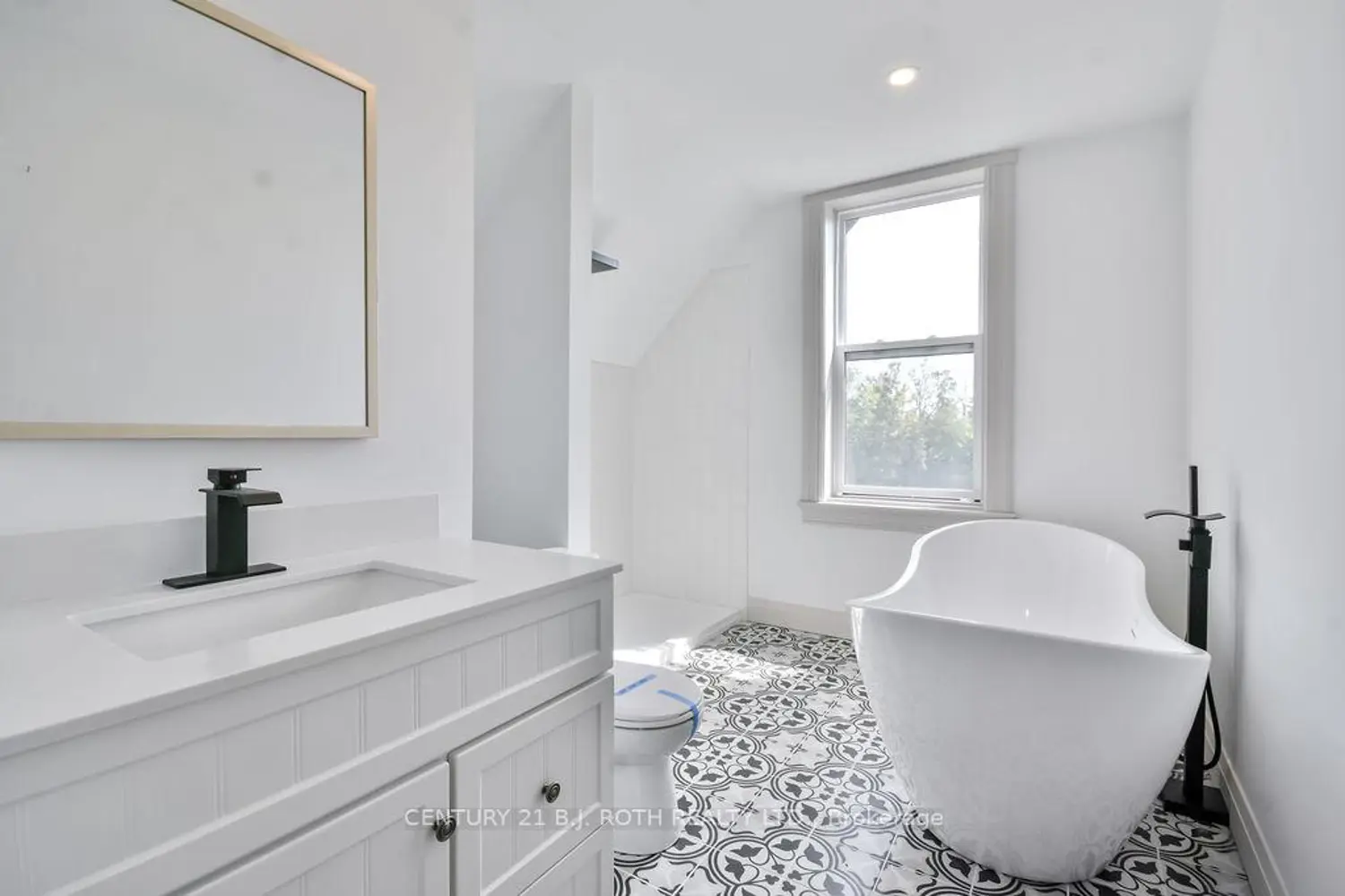 Additional image 19 of 1998 Old Barrie Road