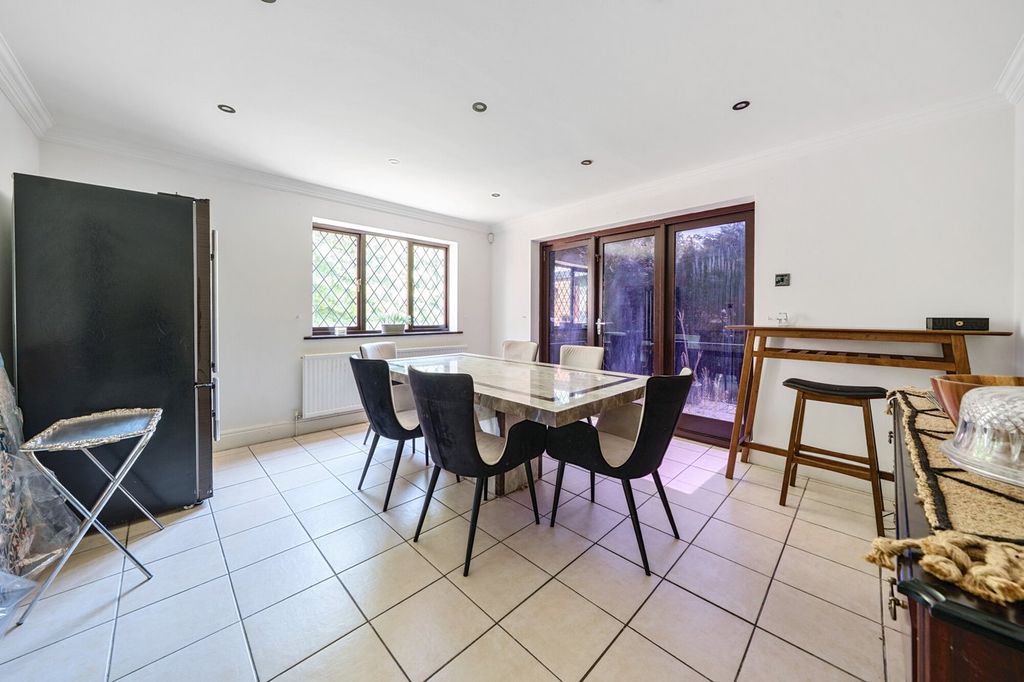 Additional image 9 of 5 bed detached house to rentFishery Road, Maidenhead SL6