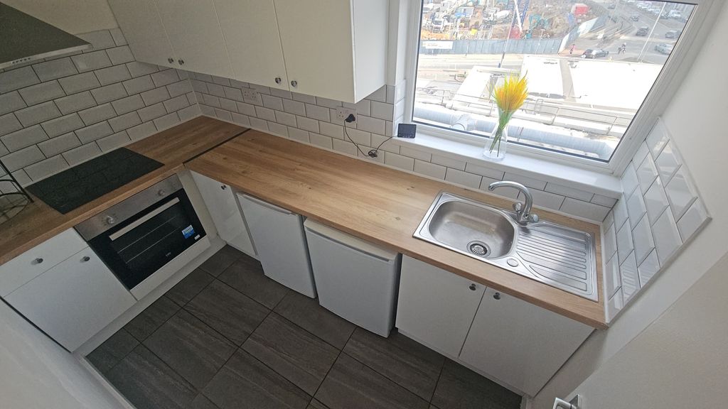 Additional image 5 of 3 bed flat to rentRegency Place, Chapel Street, Luton LU1