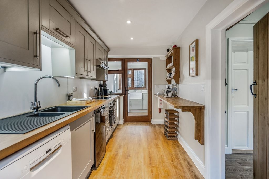 Additional image 2 of 2 bed cottage to rentKerves Lane, Horsham RH13