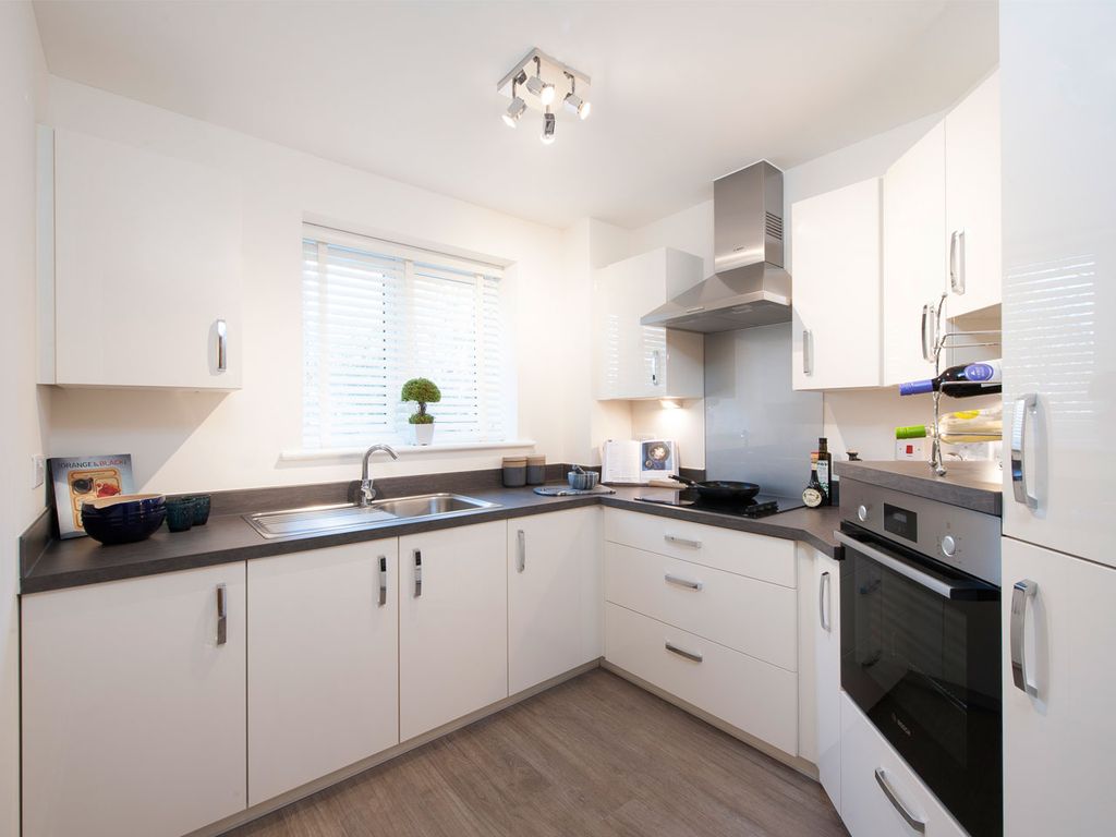 2 bed flat to rentBath Road, Devizes SN10 photo 2