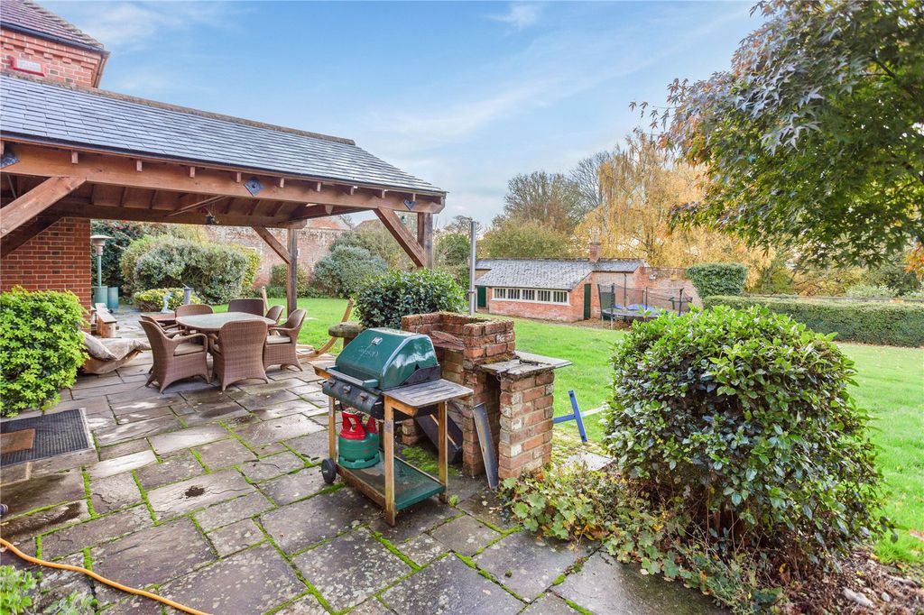 Additional image 7 of 5 bed detached house to rentBath Road, Speen, Newbury, Berkshire RG14