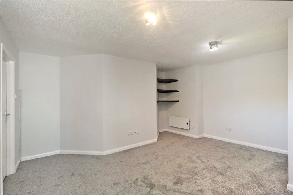 Additional image 7 of 1 bed maisonette to rentCambrian House, Upper St. Johns Road, Burgess Hill, West Sussex RH15