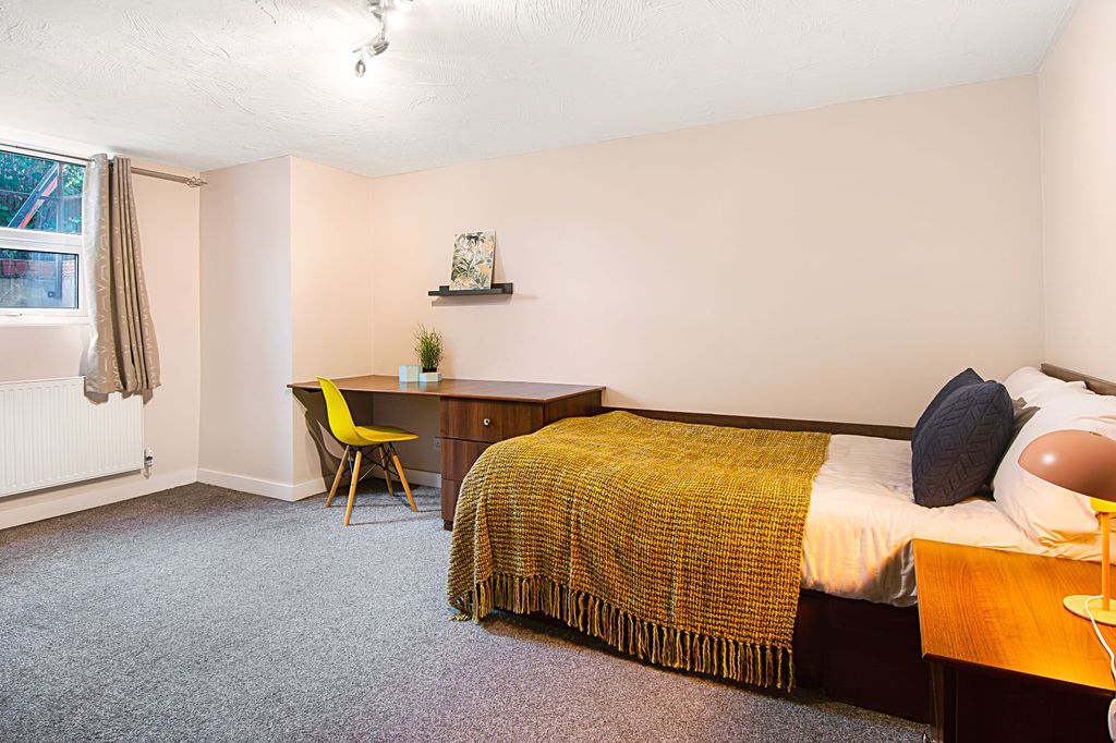 Additional image 4 of 8 bed shared accommodation to rentStanmore Place, Leeds LS4