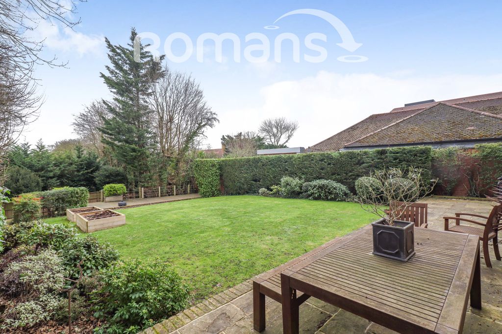 Additional image 11 of 5 bed detached house to rentSouth Park Crescent, Gerrards Cross SL9