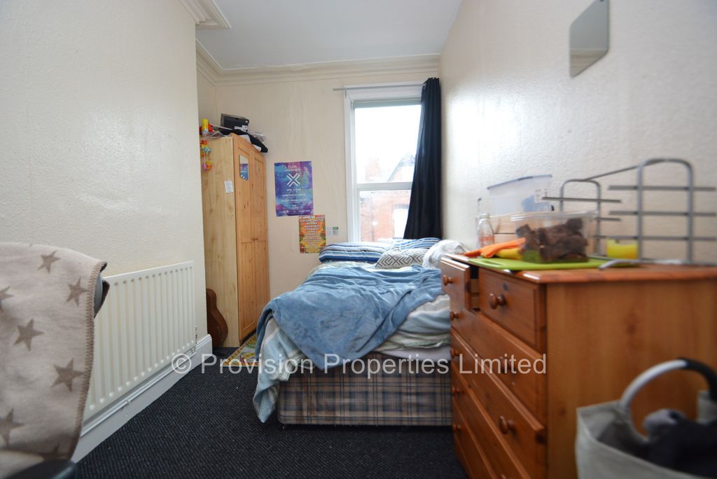 Additional image 11 of 8 bed terraced house to rentChestnut Avenue, Hyde Park, Leeds LS6