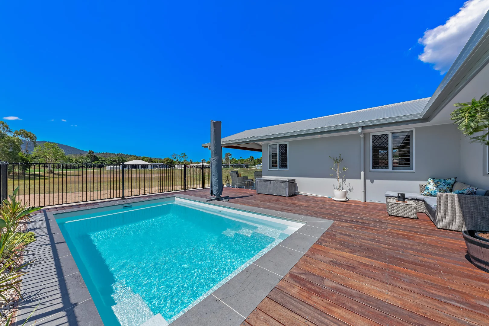 13 Nina Street, Cannon Valley QLD 4800