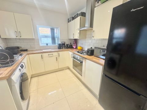 Ennismore Road, Liverpool L13, Room to rent