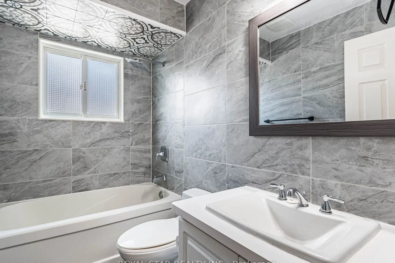 Additional image 12 of 18 Woodside Square