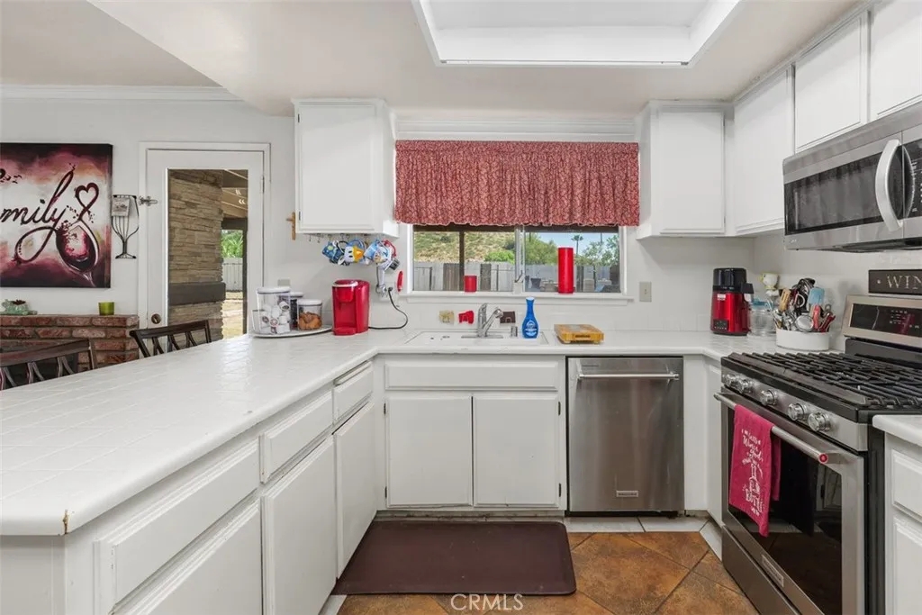 Additional image 13 of 233 Southshore Dr, Lake Elsinore, CA 92530