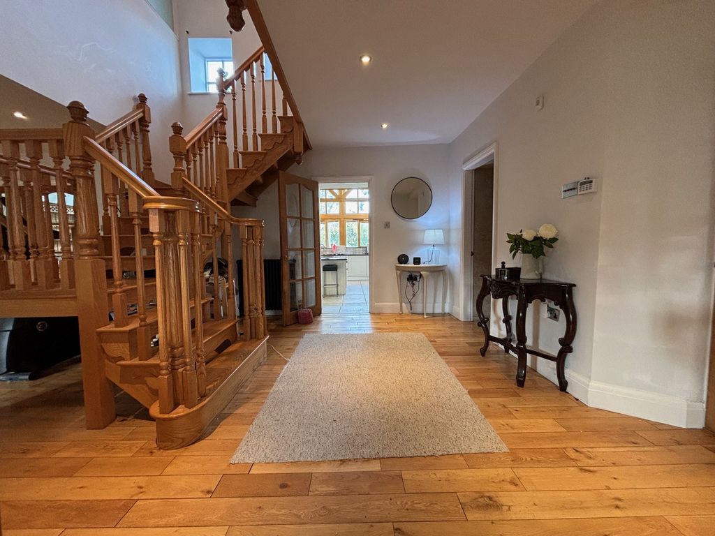 Additional image 2 of 4 bed semi-detached house to rentFerne Dene, Sheffield S21