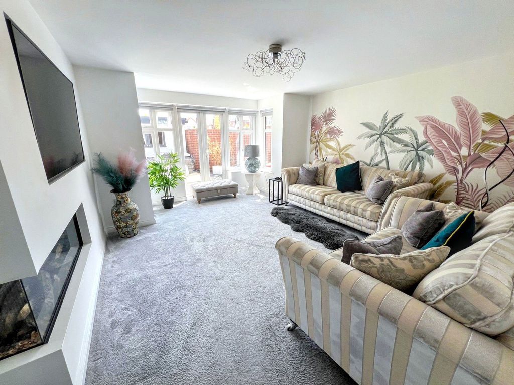 Additional image 3 of 4 bed detached house to rentSaltwick Gardens, Whitley Bay NE25