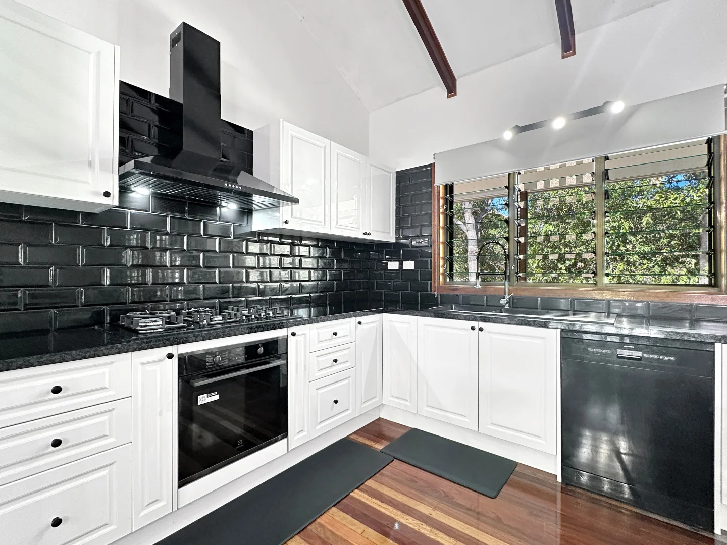 Additional image 10 of 28 Pollard St, Horseshoe Bay QLD 4819