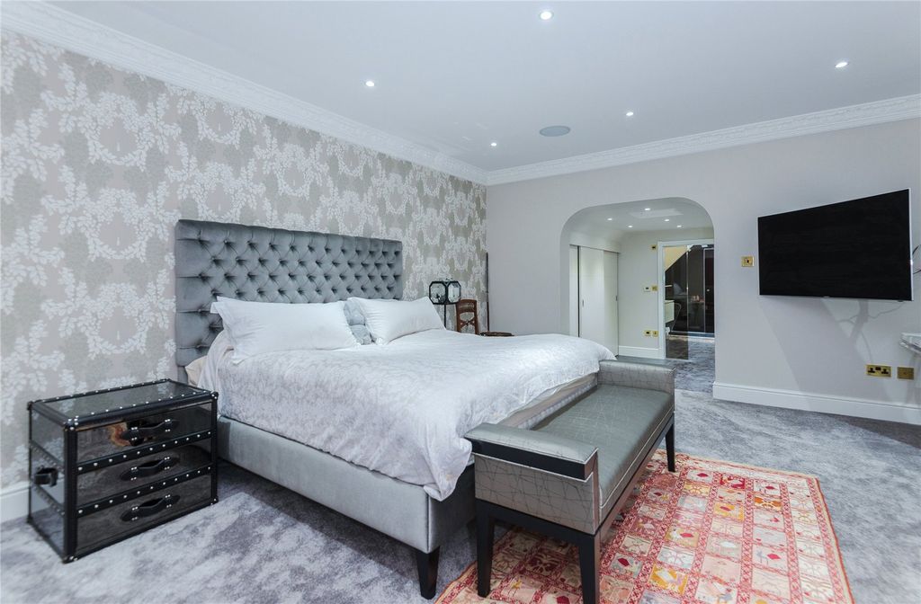 Additional image 9 of 6 bed detached house to rentDukes Kiln Drive, Gerrards Cross, Buckinghamshire SL9