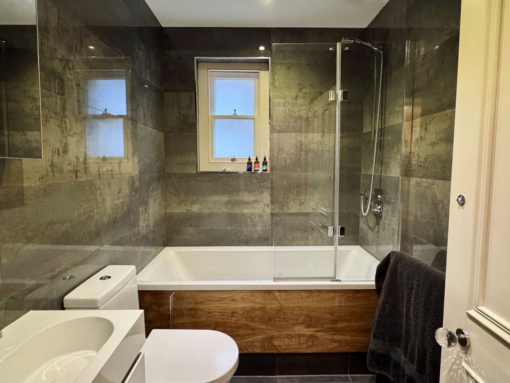 Additional image 9 of 2 bed flat to rentHeene Terrace, Worthing BN11