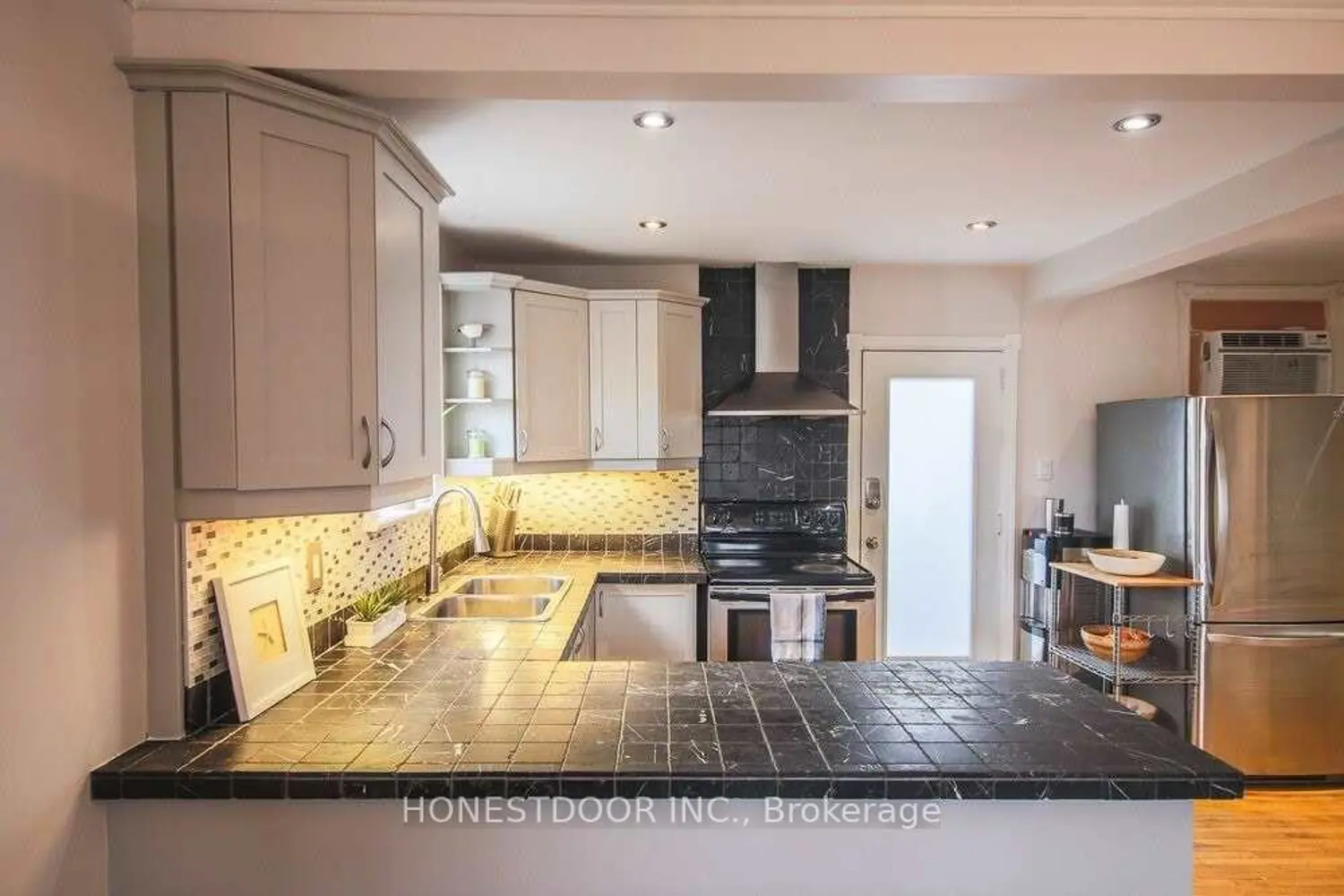 Additional image 19 of 1173 Broadview Avenue