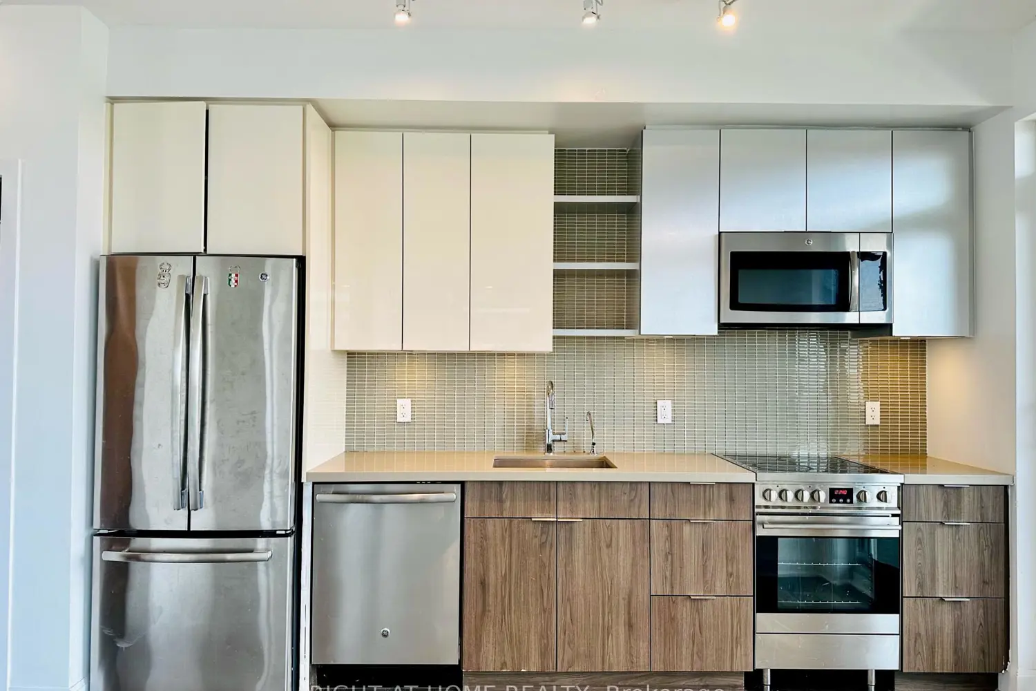 Additional image 6 of 33 Shore Breeze Drive 504