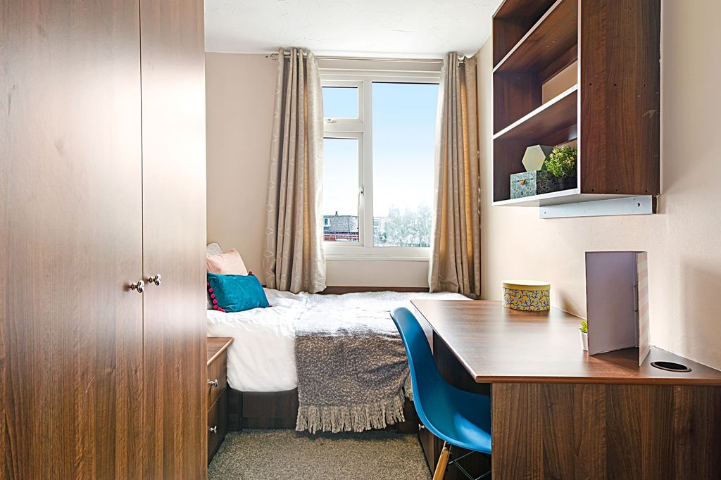 Additional image 12 of 8 bed shared accommodation to rentStanmore Place, Leeds LS4