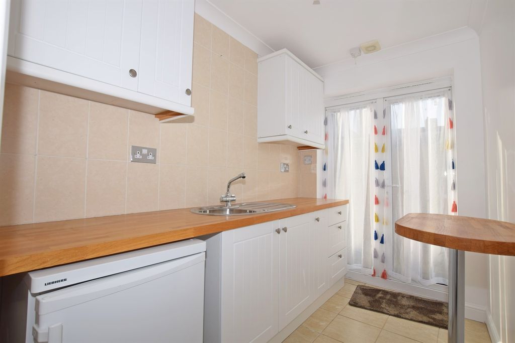 Additional image 12 of 5 bed detached house to rentLimmard Way, Bognor Regis, West Sussex PO22