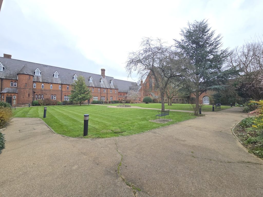 Additional image 14 of 2 bed flat to rentConvent Court, Windsor SL4
