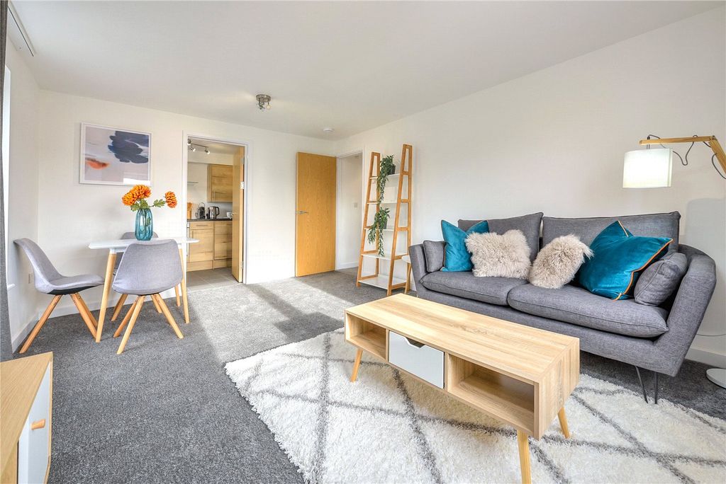 Additional image 2 of 2 bed flat to rentThe Haybridge, Haybridge Road, Telford TF1