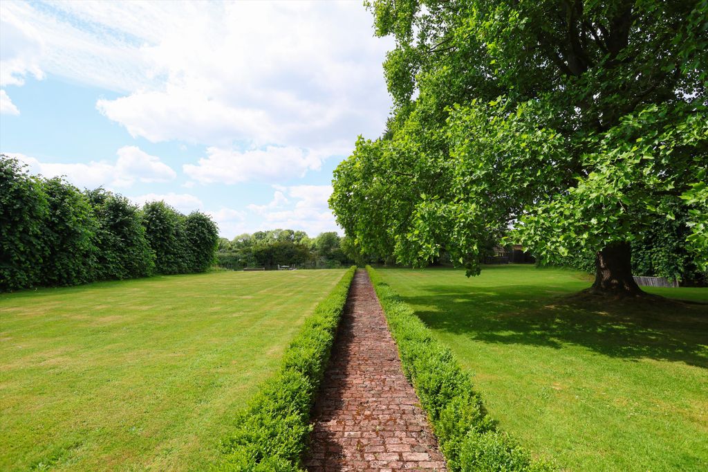 Additional image 13 of 6 bed detached house to rentPelhams Walk, Esher, Surrey KT10