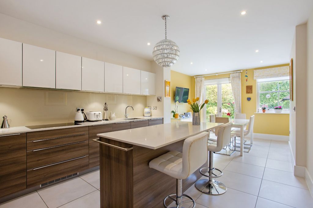 Additional image 3 of 3 bed flat to rentRosewood, Burleigh Road, Ascot, Berkshire SL5