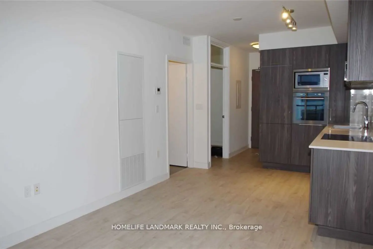 Additional image 9 of 27 Bathurst Street 1113