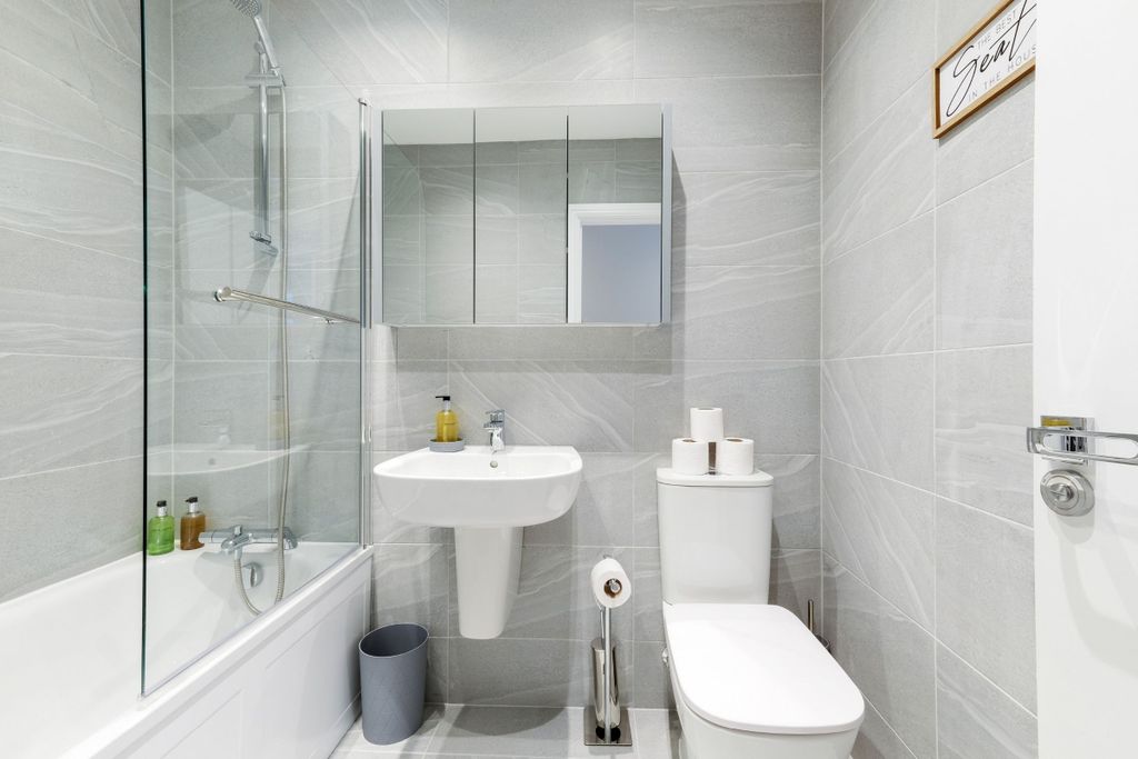 Additional image 4 of 2 bed flat to rentWest Wycombe Road, High Wycombe HP12