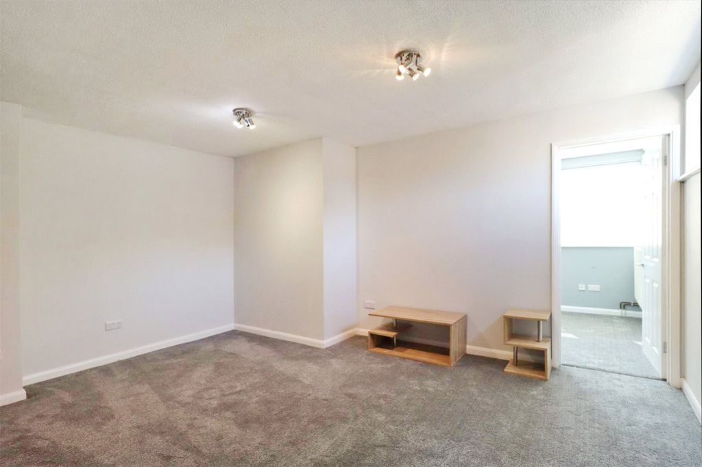 Additional image 5 of 1 bed maisonette to rentCambrian House, Upper St. Johns Road, Burgess Hill, West Sussex RH15