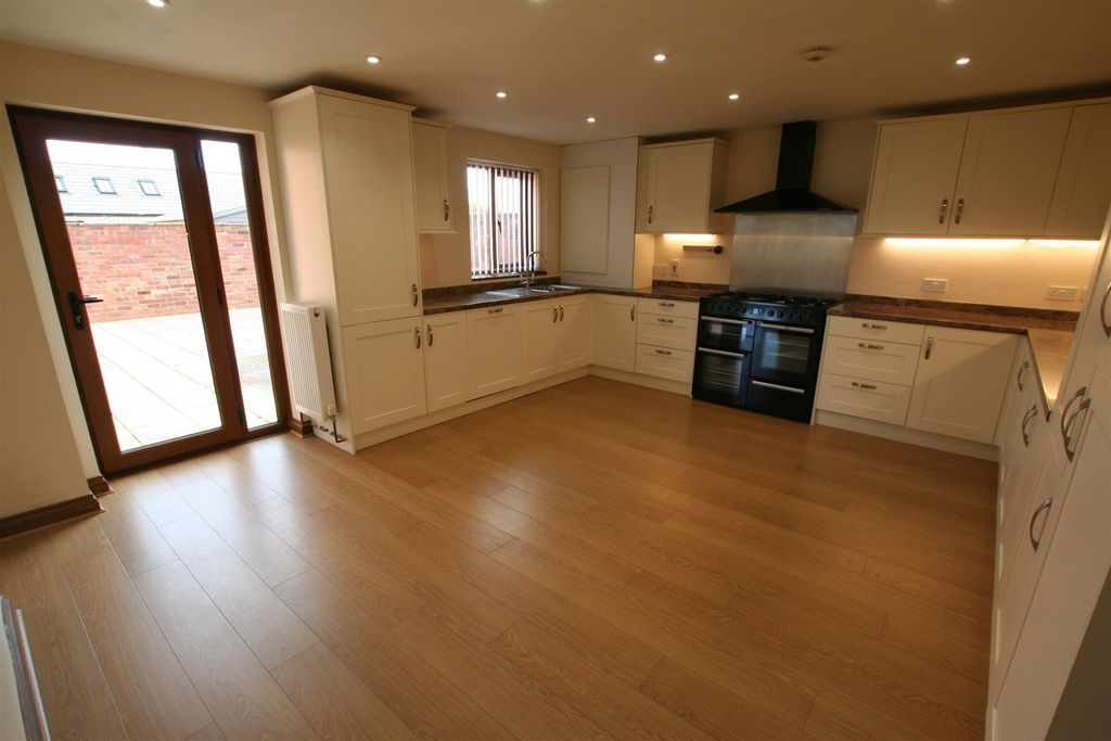 Additional image 3 of 4 bed property to rentWadborough, Worcester WR8