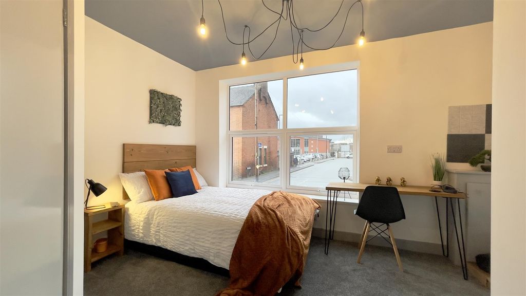 Additional image 7 of 6 bed terraced house to rentHanover Street, Newcastle ST5