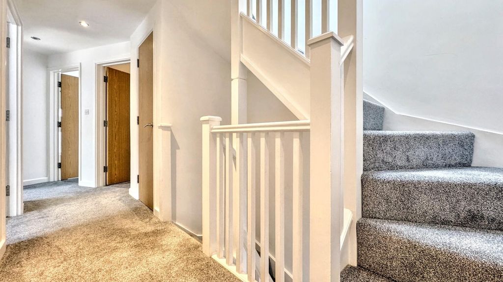 Additional image 7 of 4 bed end terrace house to rentAshley Mews, Portview Road, Bristol BS11