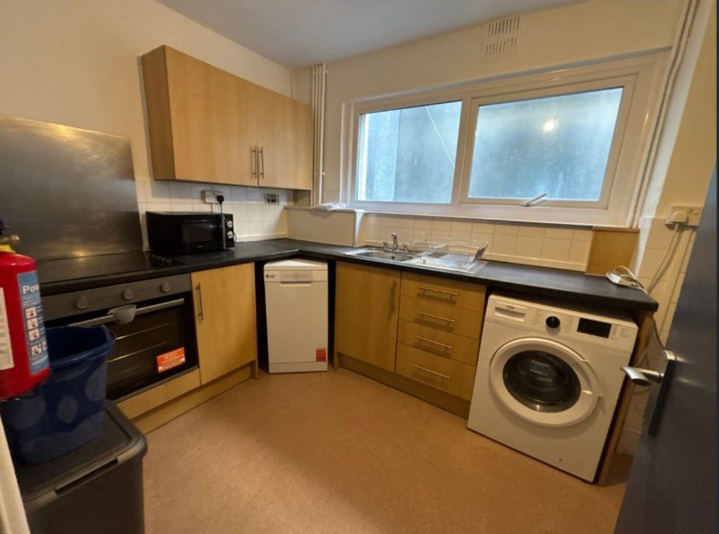 Additional image 6 of 5 bed flat to rentUplands Crescent, Uplands, Swansea SA2