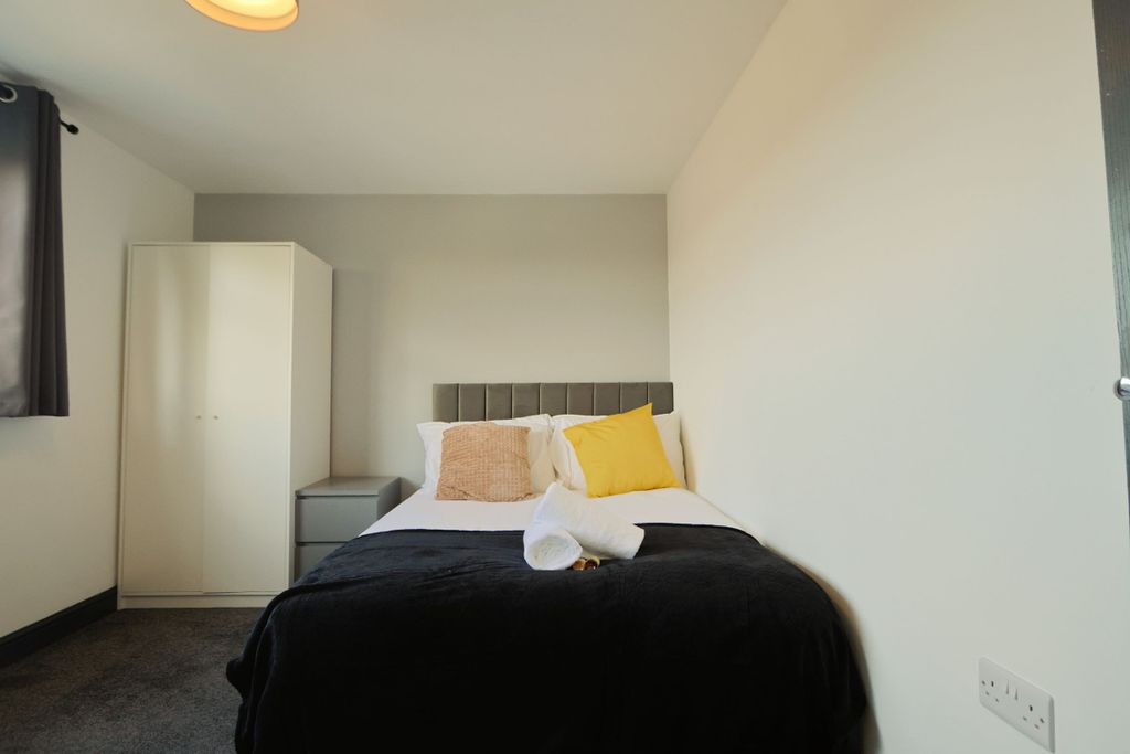 Additional image 8 of 6 bed flat to rentSouthmead Road, Westbury-On-Trym, Bristol BS10