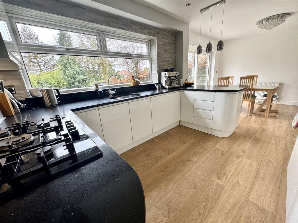 Additional image 4 of 4 bed detached house to rentCauseway Glade, Sheffield S17