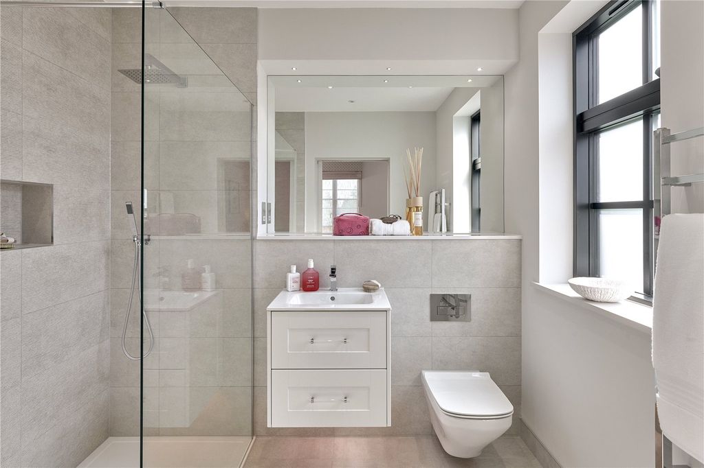 Additional image 13 of 6 bed detached house to rentFour Acres, Cobham, Surrey KT11
