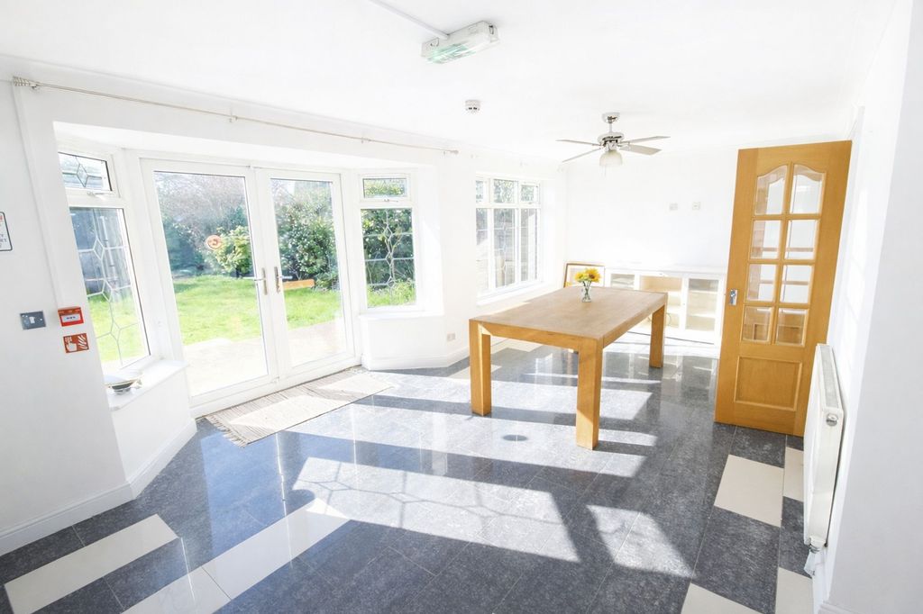 Additional image 3 of 9 bed detached house to rentSomerset Way, Iver SL0