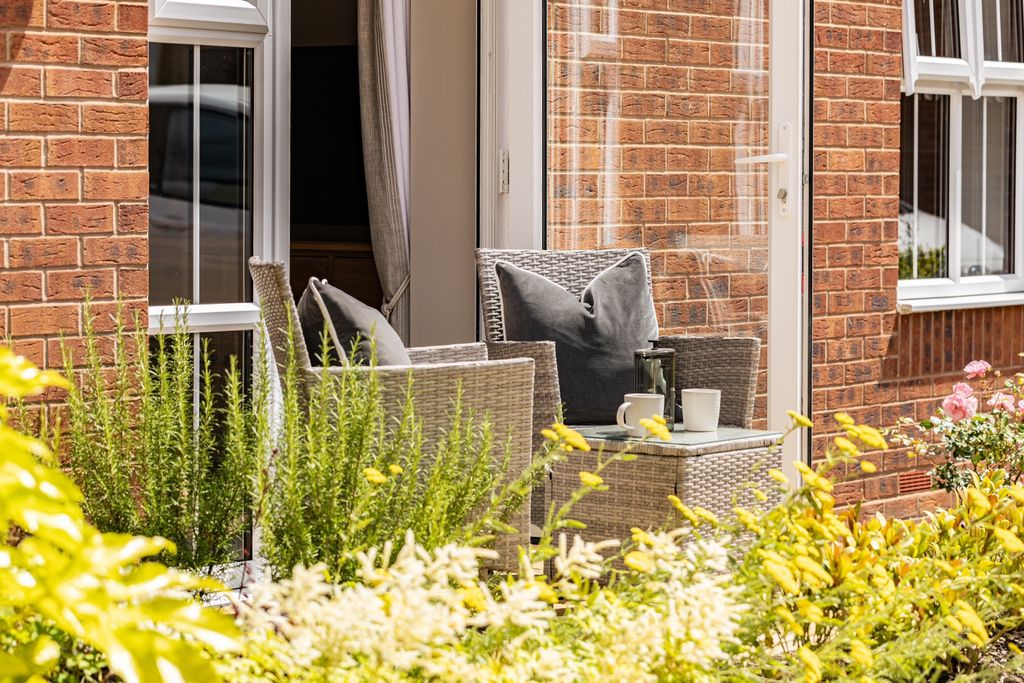 Additional image 5 of 2 bed flat to rentAlcester Road, Studley B80