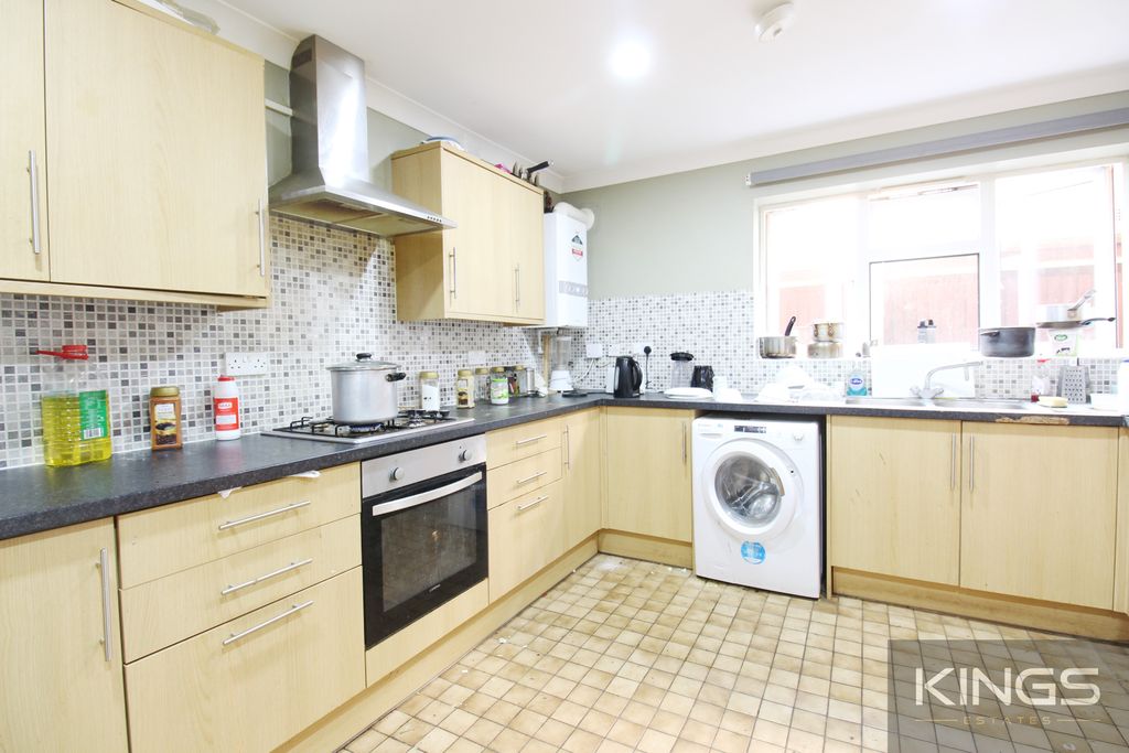 6 bed terraced house to rentBurlington Road, Southampton SO15
