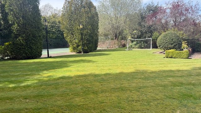 Additional image 3 of 7 bed detached house to rentQueens Drive, Leatherhead KT22