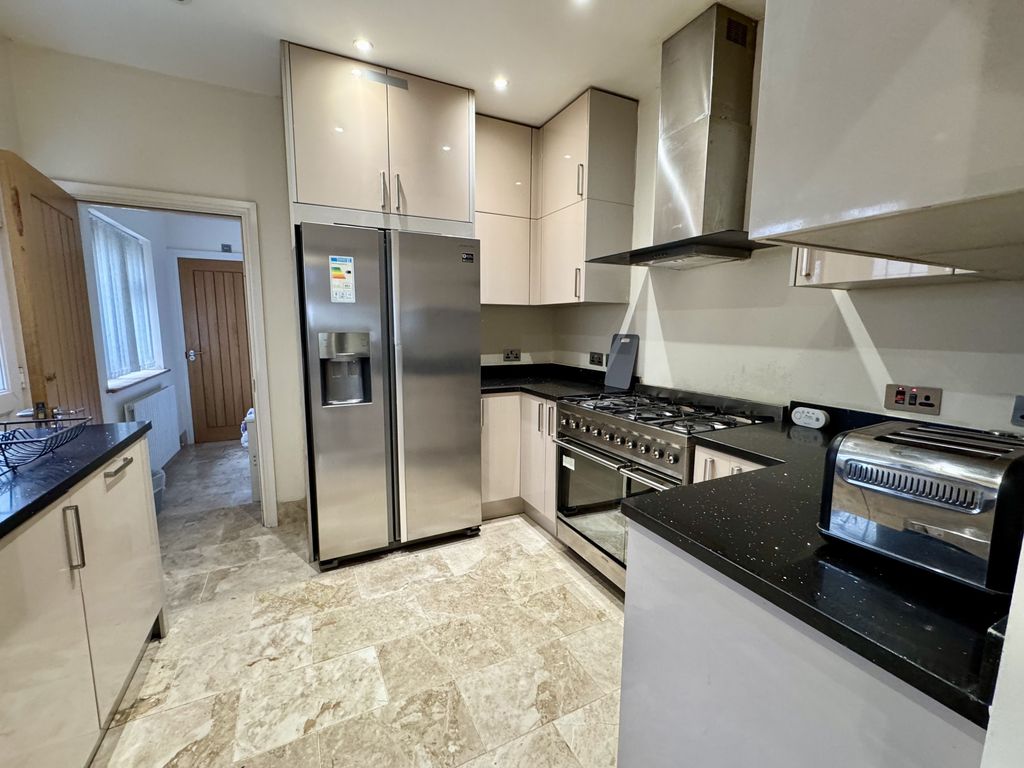Additional image 22 of 8 bed terraced house to rentDunstable Road, Bedfordshire LU4