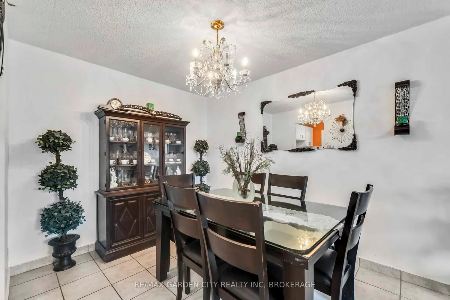 Additional image 11 of 4692 Crysler Avenue 202