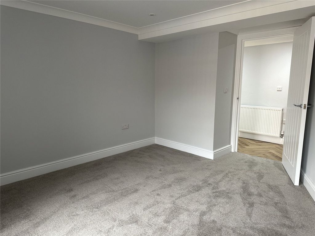 Additional image 8 of 2 bed flat to rentWood Street, Taunton, Somerset TA1