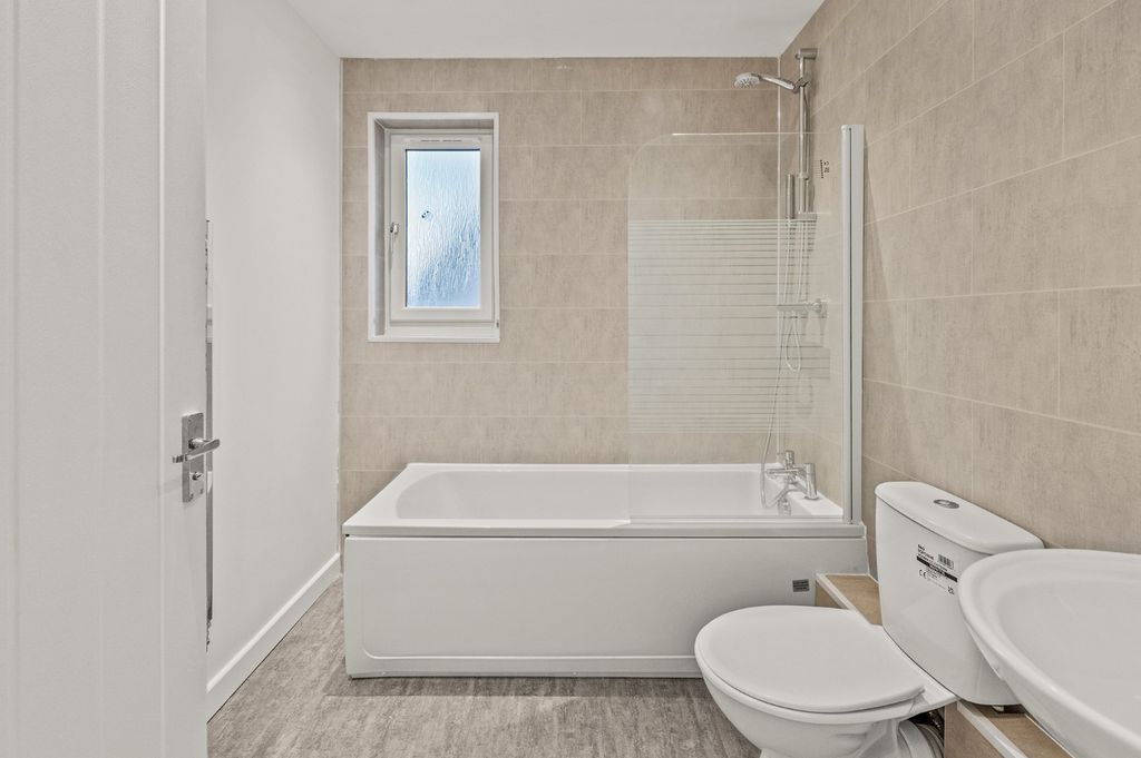 Additional image 6 of 2 bed flat to rentWoodburn Drive, Alloa FK10