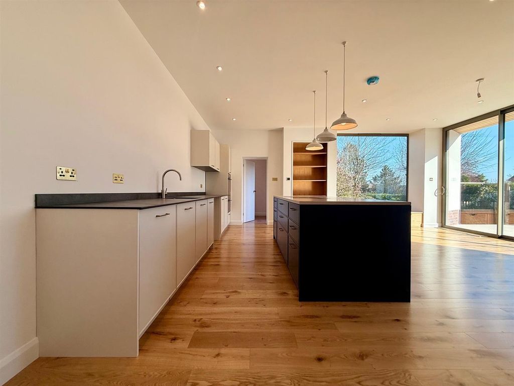 Additional image 3 of 5 bed detached house to rentSt. Andrews Road, Malvern WR14
