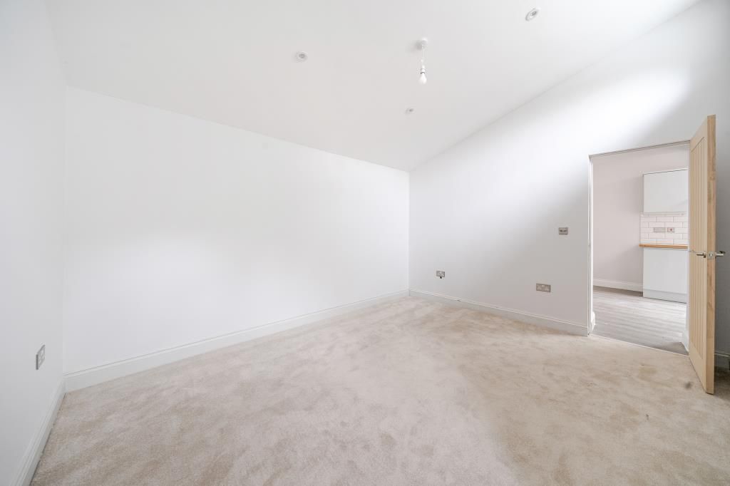 Additional image 10 of 2 bed flat to rentNewbury, Berkshire RG14