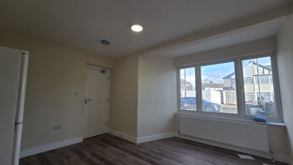 Additional image 2 of 6 bed flat to rentAldborough Spur, Slough, Berkshire SL1