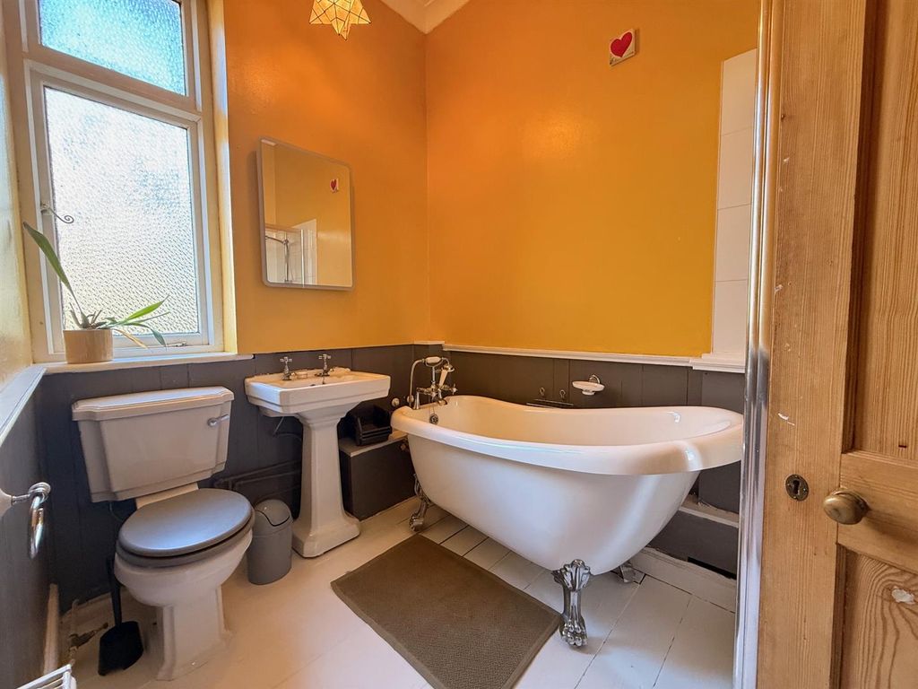 Additional image 6 of 2 bed flat to rent12 Abbey Road, Malvern WR14